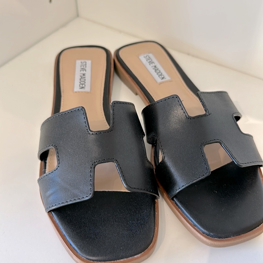 STEVE MADDEN “HAYDN” BLACK LEATHER SANDAL. BRAND NEW. SIZE 7.5